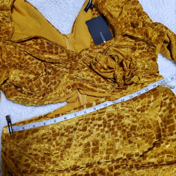 Fashion Nova Mustard Long Sleeve Deep V Neck Cutout Waist Mini Dress Size XL - Picture 4 of 11